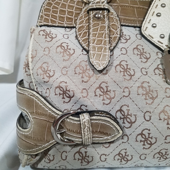Guess Purse - Picture 8 of 8